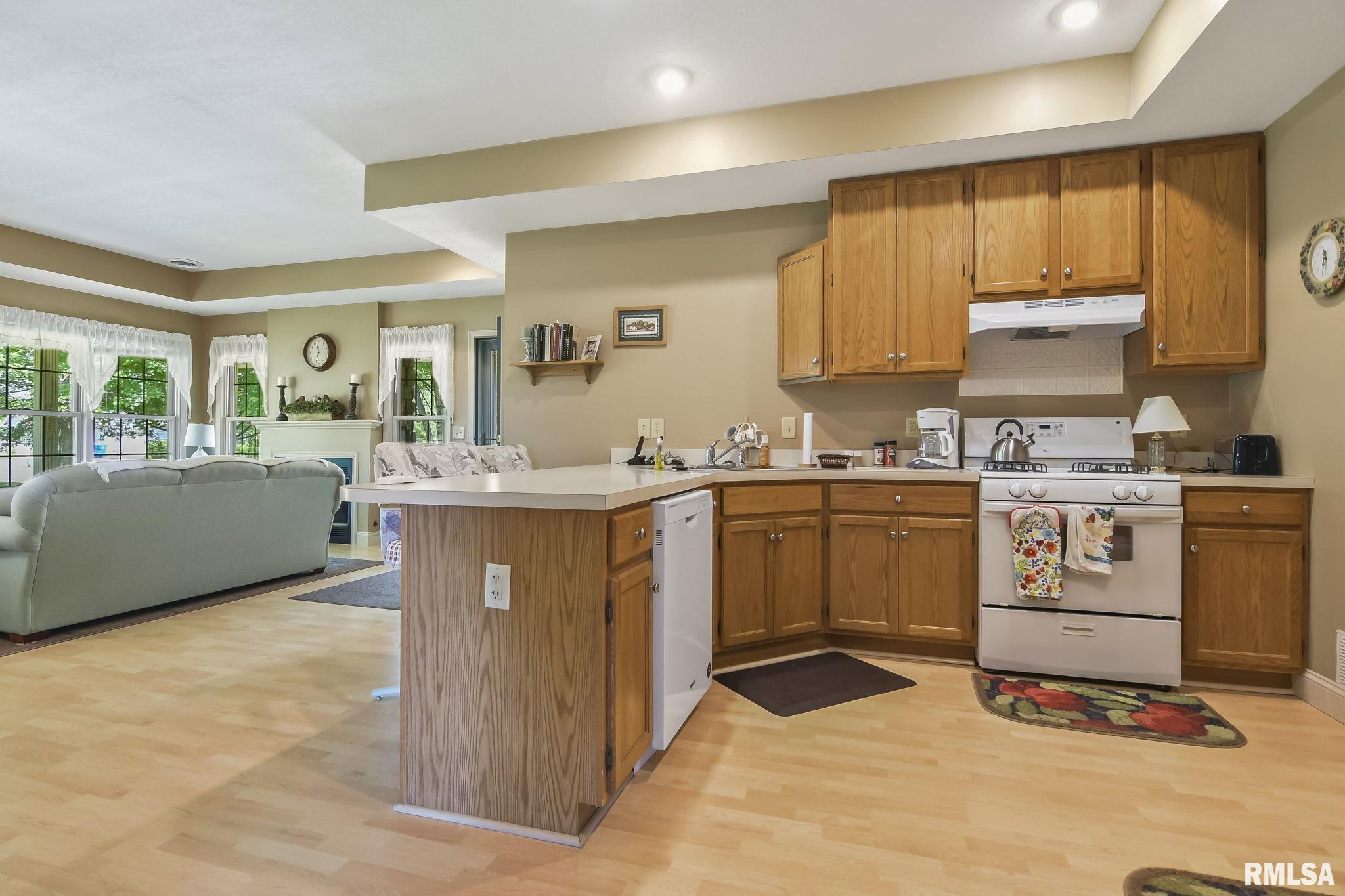 19459 Pinecrest Road Petersburg, IL 62675 - Photo 12 of 26