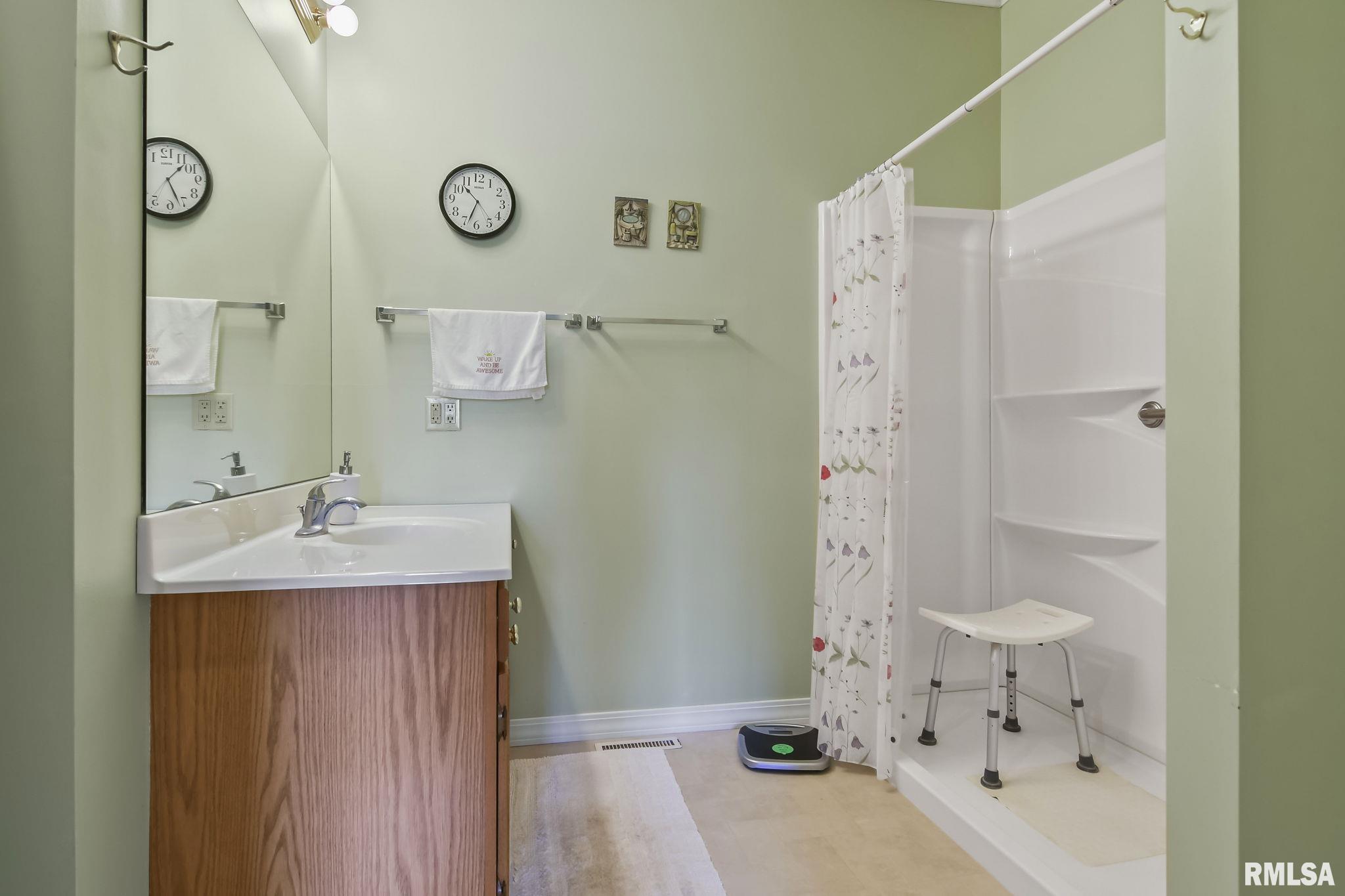 19459 Pinecrest Road Petersburg, IL 62675 - Photo 17 of 26