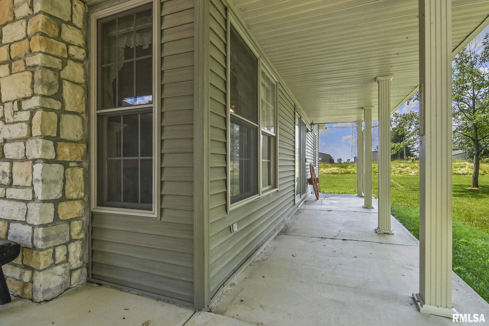 19459 Pinecrest Road Petersburg, IL 62675 - Photo 4 of 26