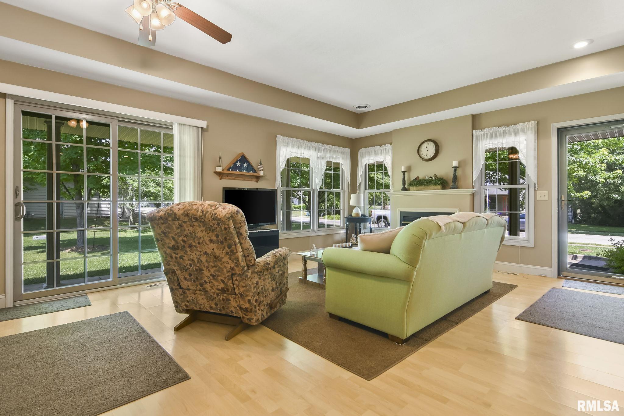 19459 Pinecrest Road Petersburg, IL 62675 - Photo 8 of 26