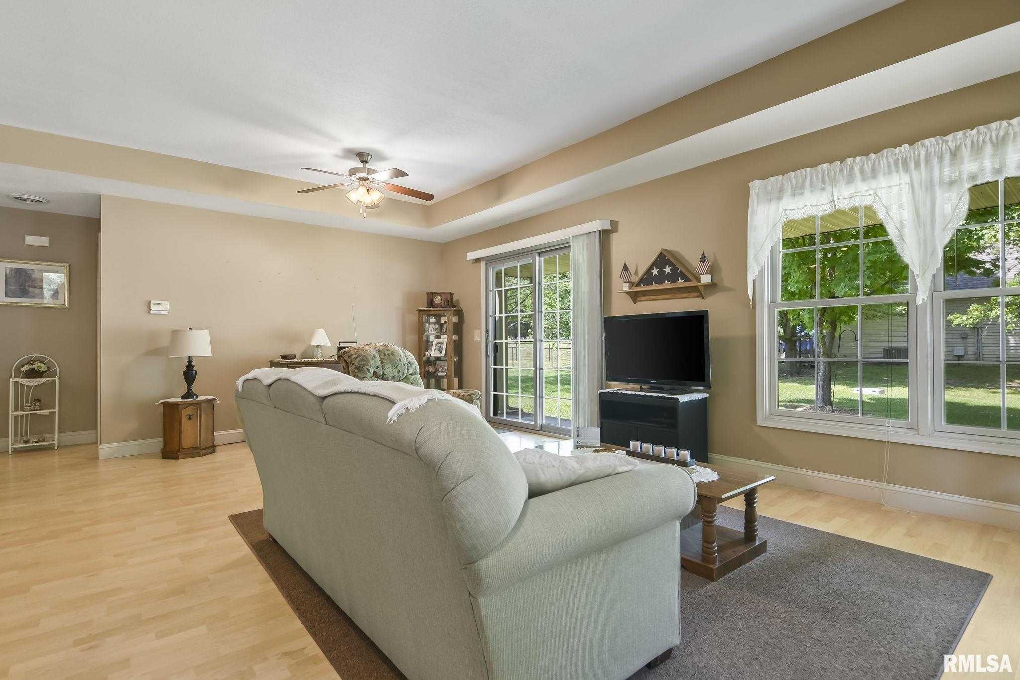 19459 Pinecrest Road Petersburg, IL 62675 - Photo 9 of 26