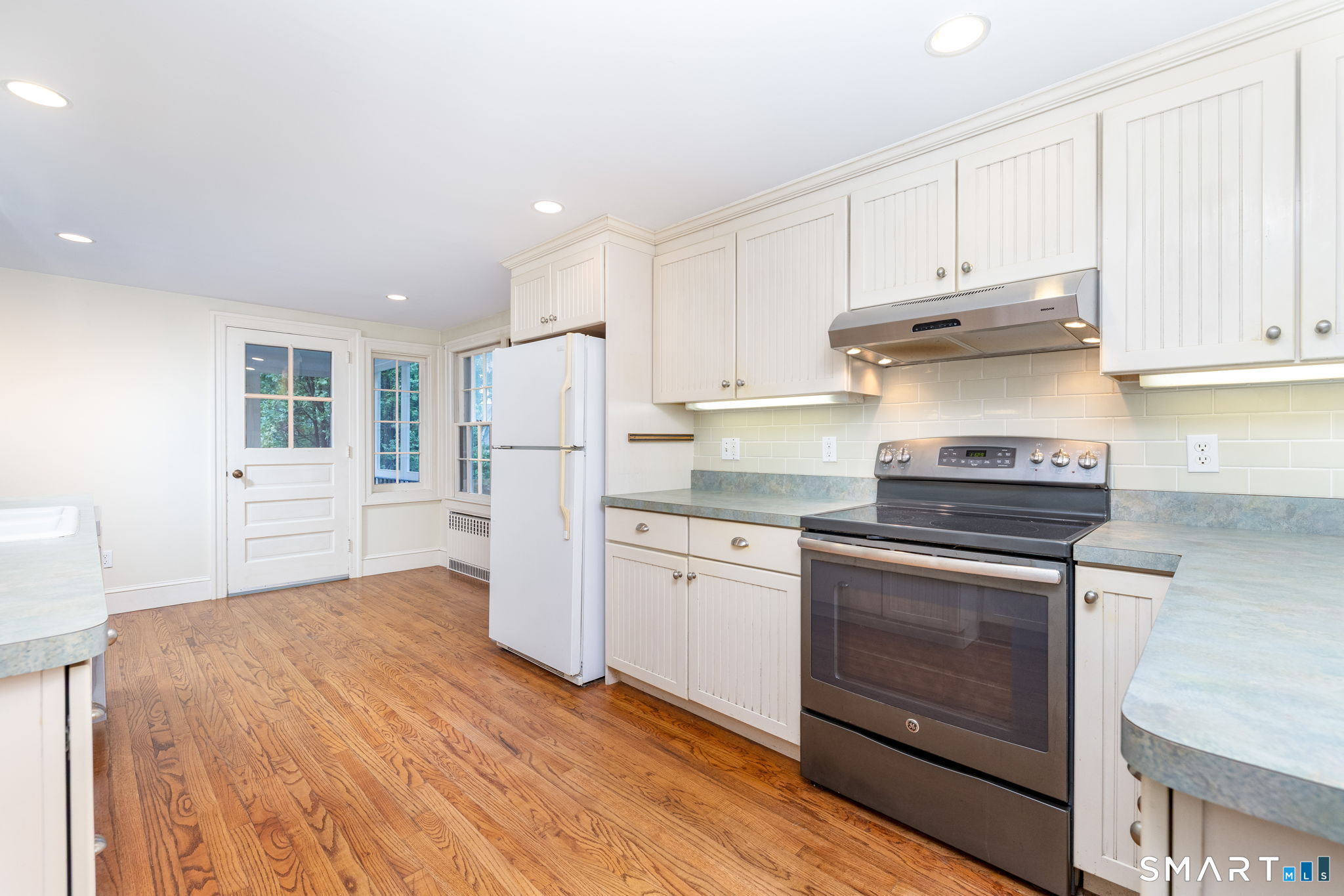 6 Keighley Pond Road East Hampton, CT 06456 - Photo 8 of 40 The kitchen spans the width of the back of the house, and is flanked on one end by a large screened-in porch with composite decking and screens under the decking, and on the other end is the large deck for enjoying the outdoors!