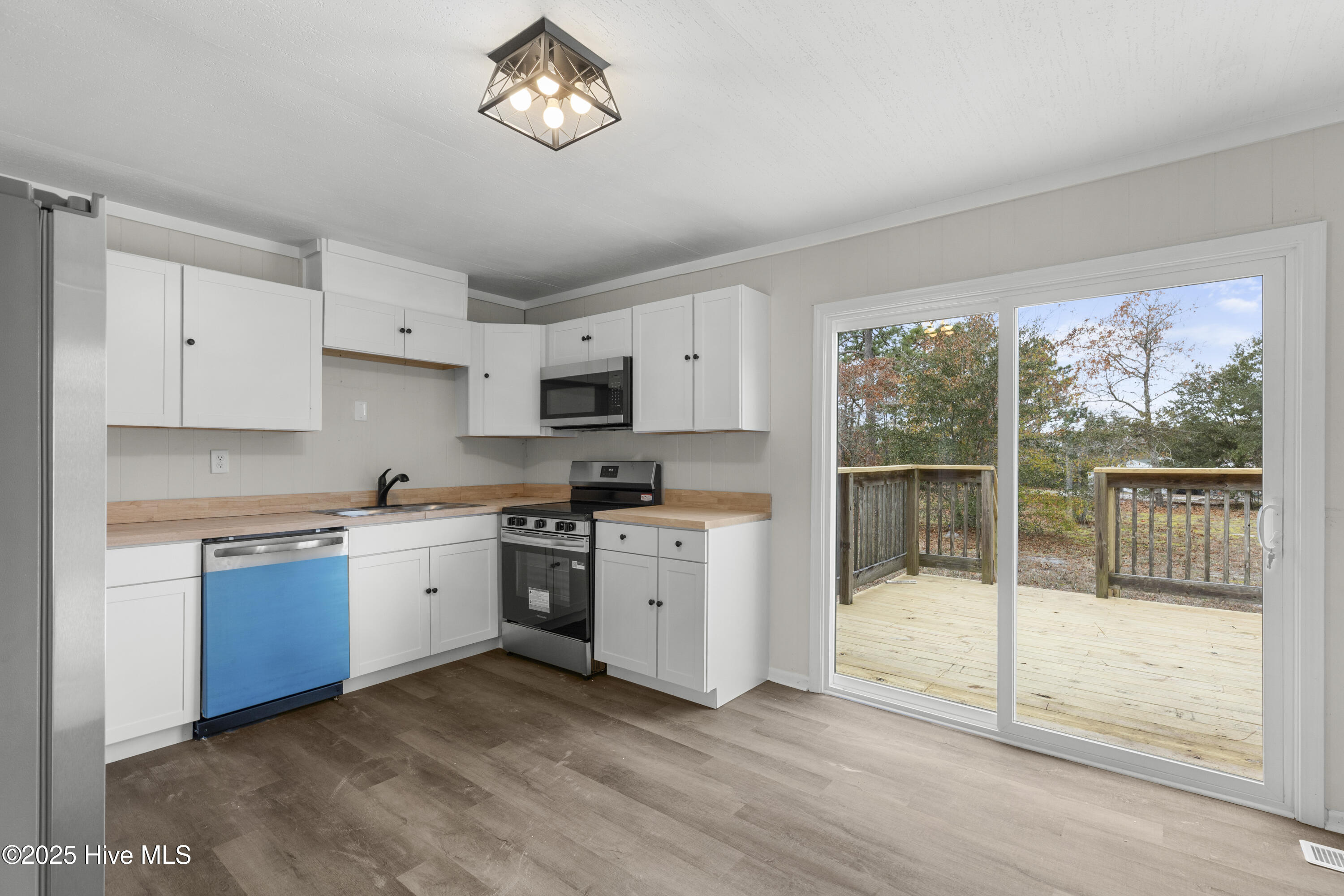81 Crown Point Road Hubert, NC 28539 - Photo 18 of 21 kitchen-3