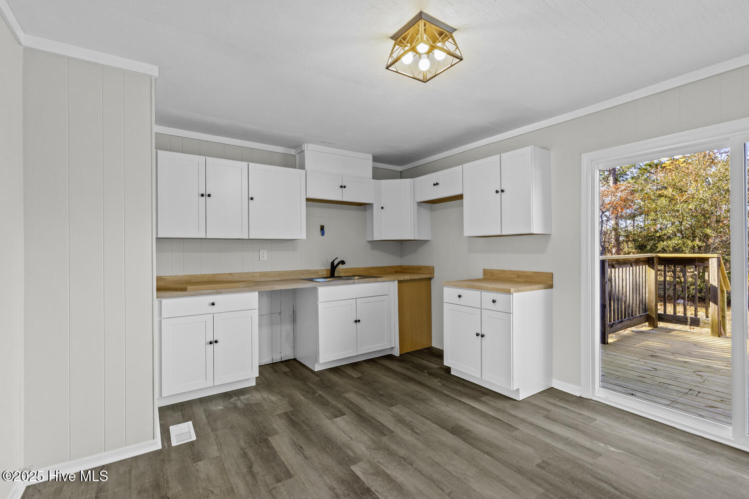 81 Crown Point Road Hubert, NC 28539 - Photo 6 of 21 crown-6