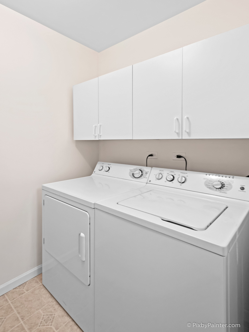 5714 Fieldstone Trail McHenry, IL 60050 - Photo 20 of 28 a utility room with dryer and washer