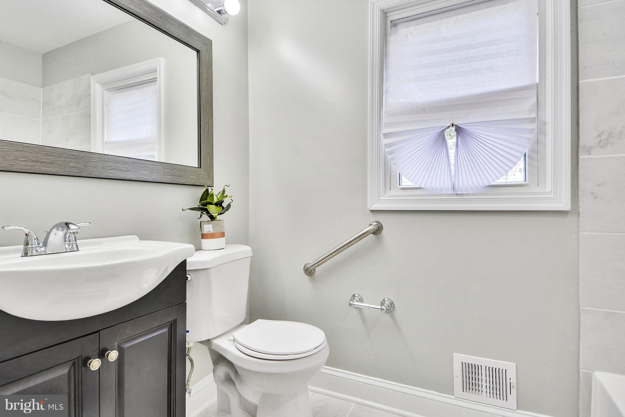 4615 Powder Mill Road Beltsville, MD 20705 - Photo 21 of 30 Bath