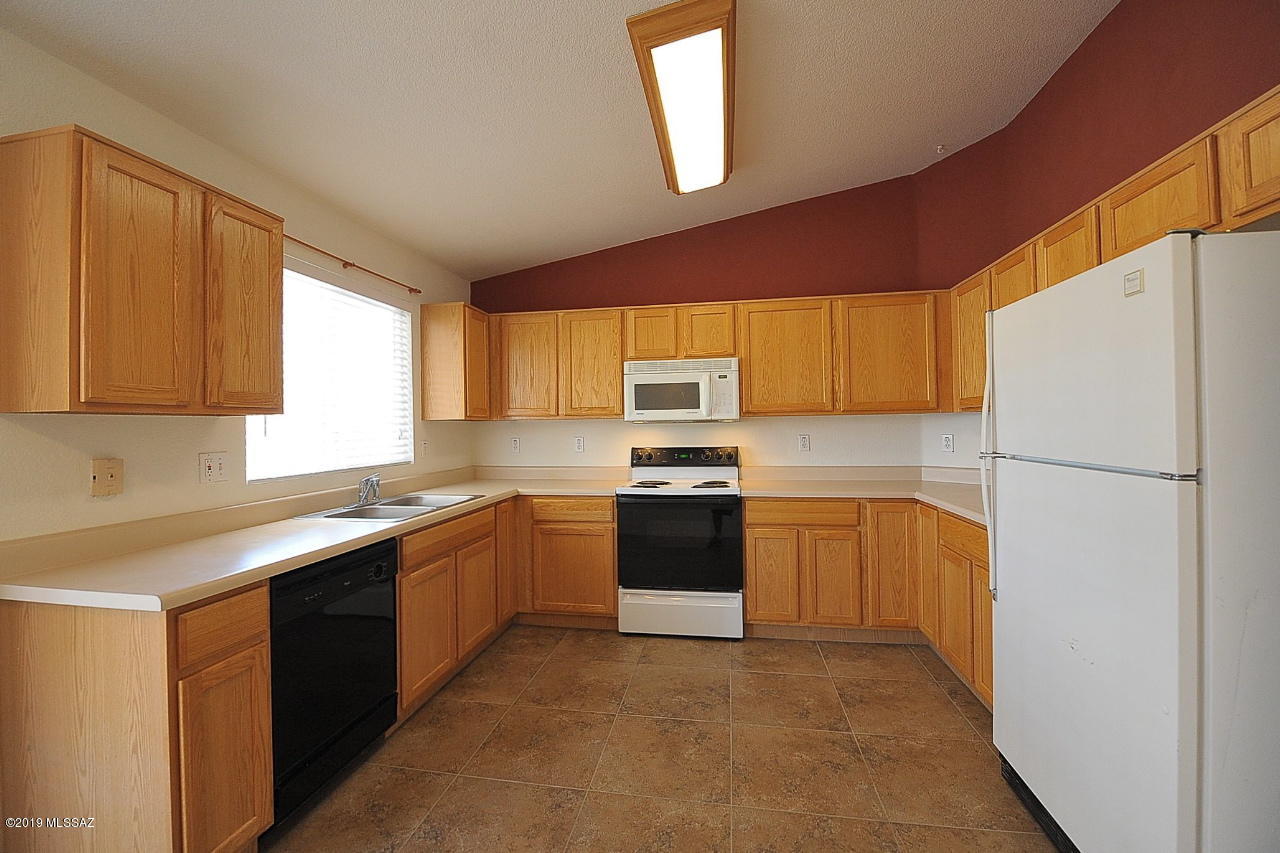 8757 North Golden Moon Way Tucson, AZ 85743 - Photo 5 of 15