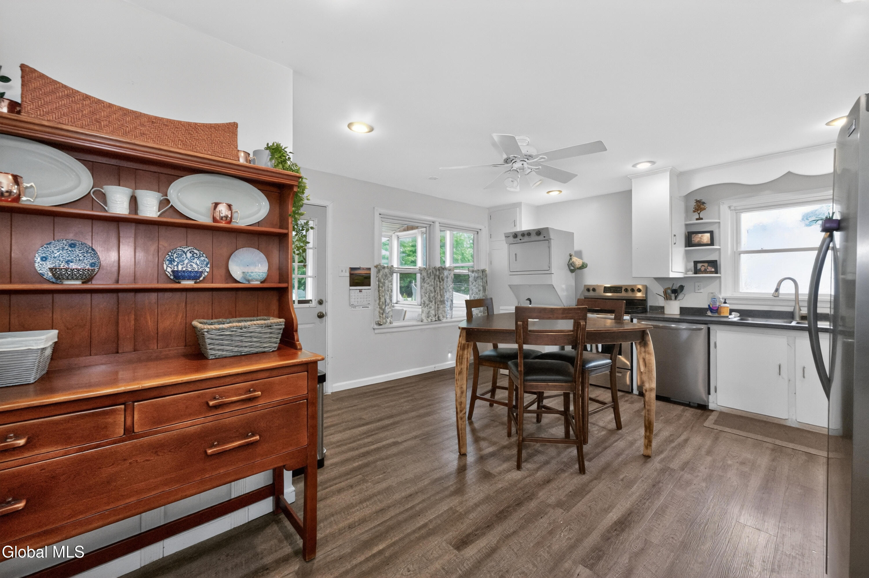 48 Schoolhouse Road Guilderland, NY 12203 - Photo 8 of 44 1 Apt Up 6