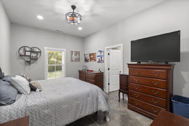 $1,500,000 | 594 Highway 100, Centerville, TN 37033