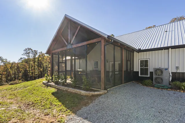 $1,500,000 | 594 Highway 100, Centerville, TN 37033