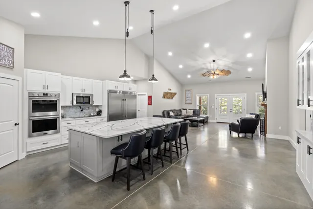 $1,500,000 | 594 Highway 100, Centerville, TN 37033