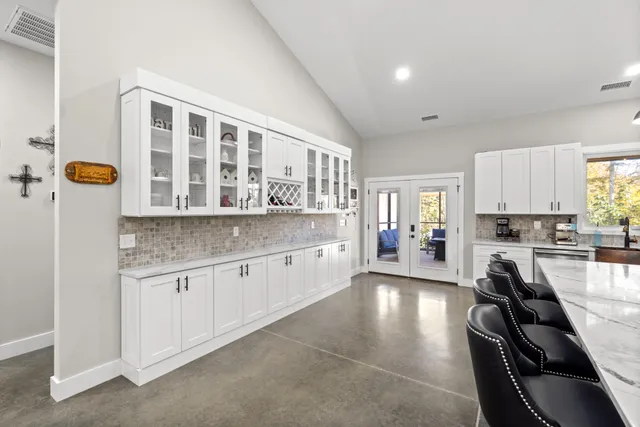 $1,500,000 | 594 Highway 100, Centerville, TN 37033