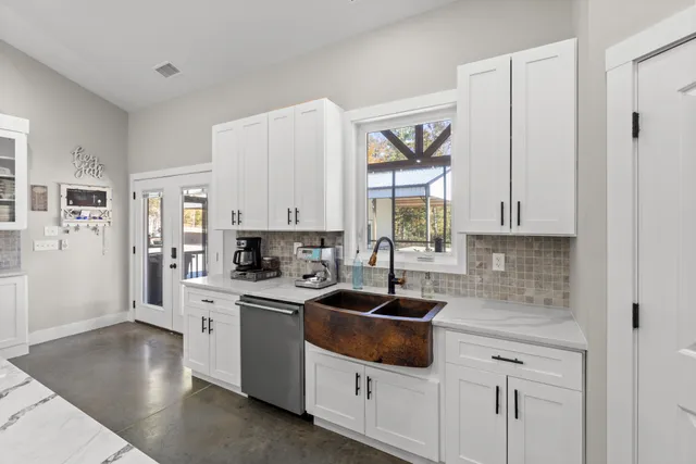 $1,500,000 | 594 Highway 100, Centerville, TN 37033