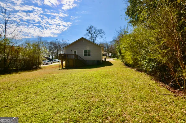 a view of a yard with a tree