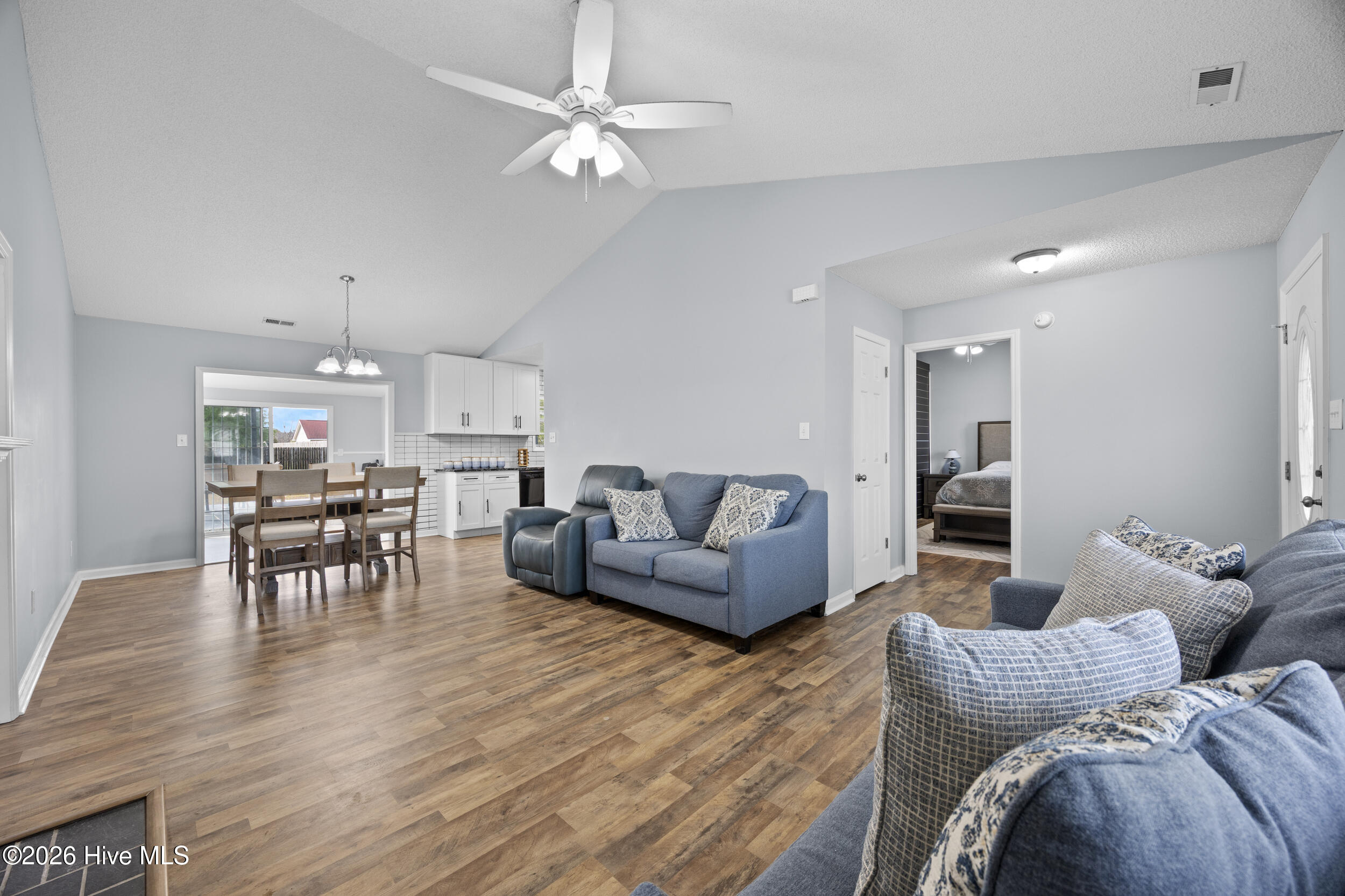 314 Dayrell Drive Hubert, NC 28539 - Photo 10 of 51 10_living room