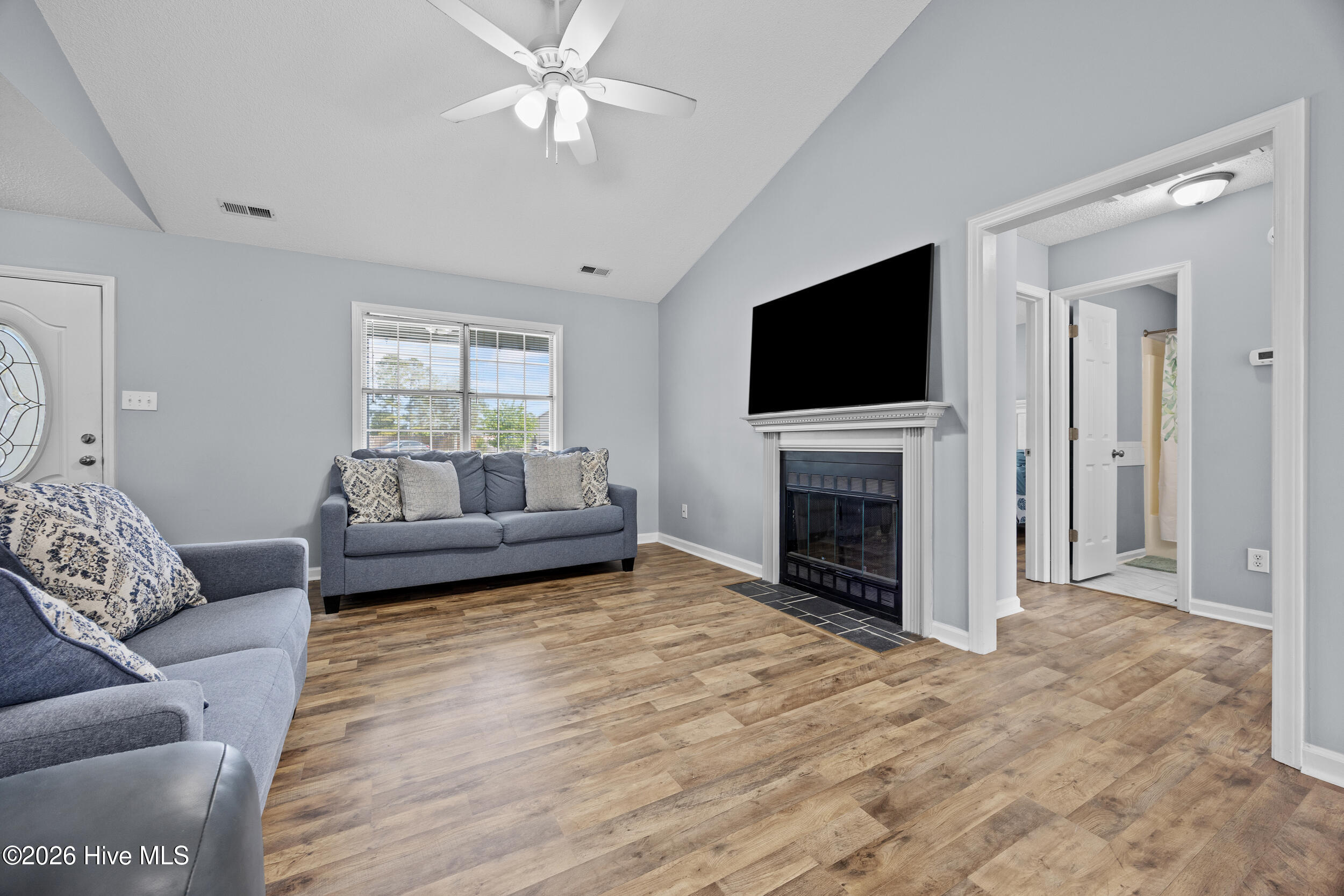 314 Dayrell Drive Hubert, NC 28539 - Photo 11 of 51 11_living room