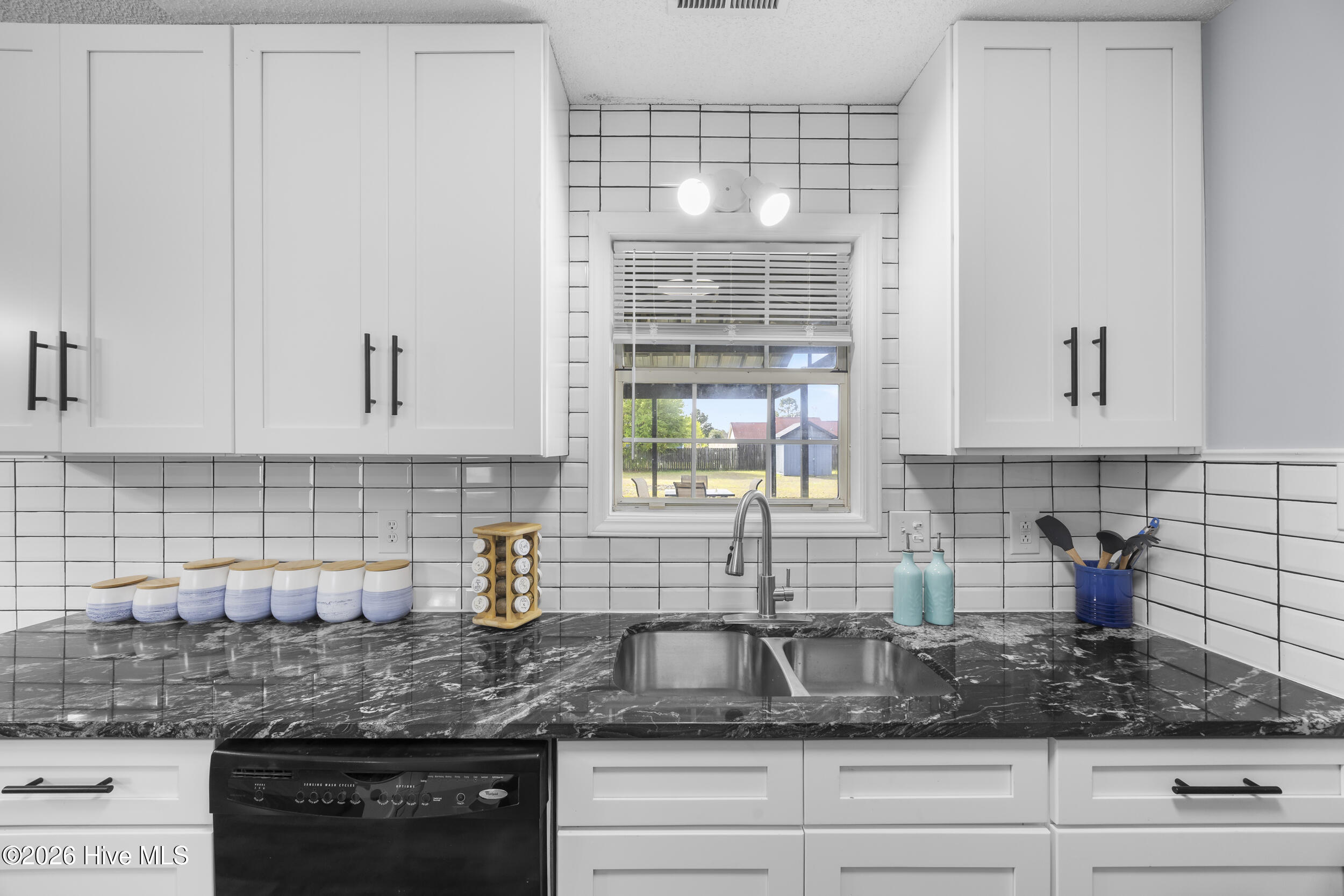 314 Dayrell Drive Hubert, NC 28539 - Photo 29 of 51 28_kitchen