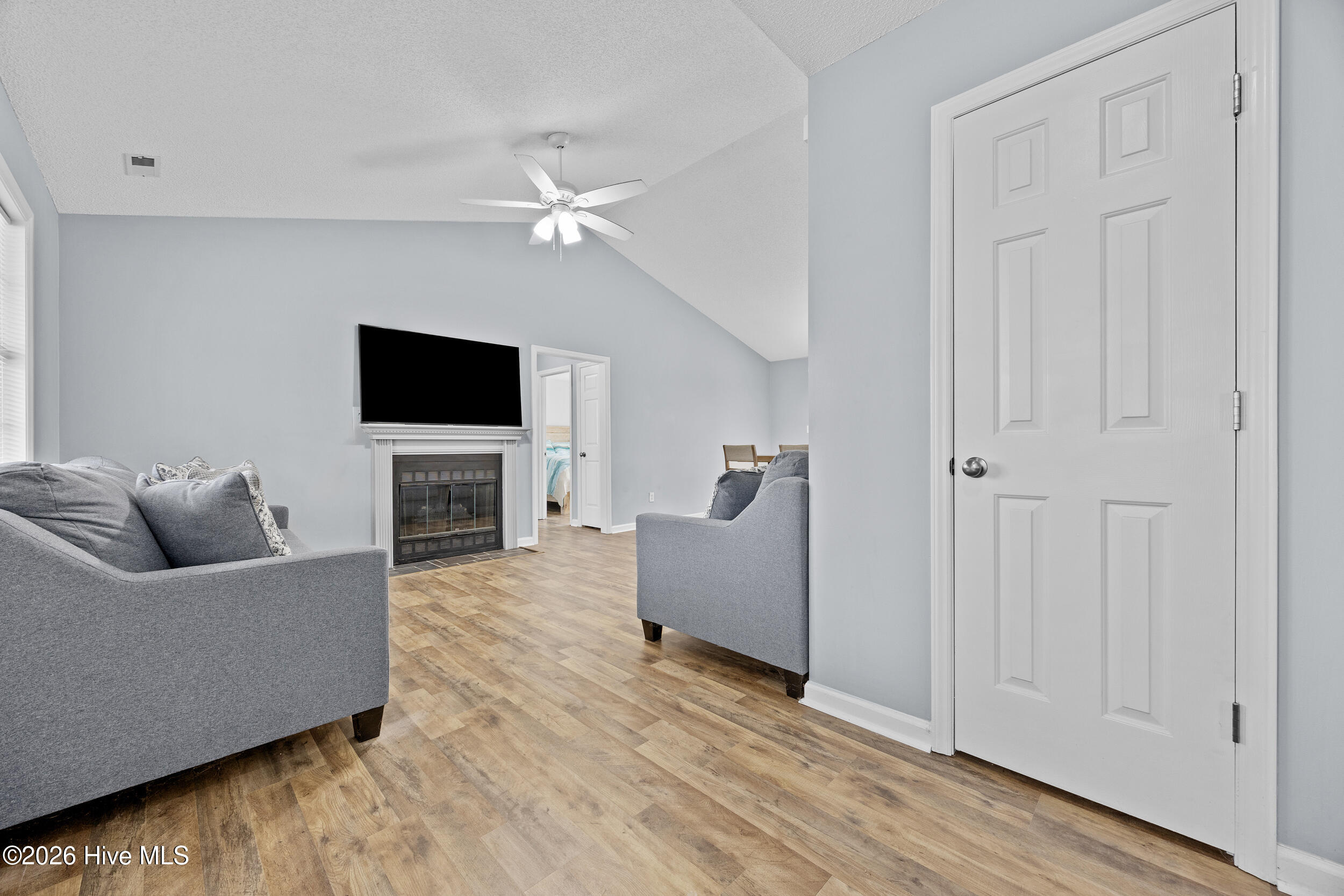 314 Dayrell Drive Hubert, NC 28539 - Photo 9 of 51 9_living room