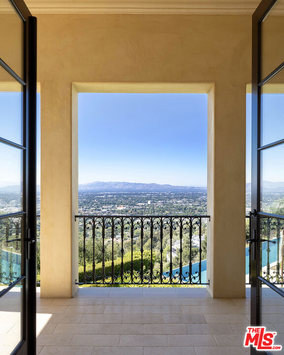 13961 Aubrey Road Beverly Hills, CA 90210 - Photo 18 of 27