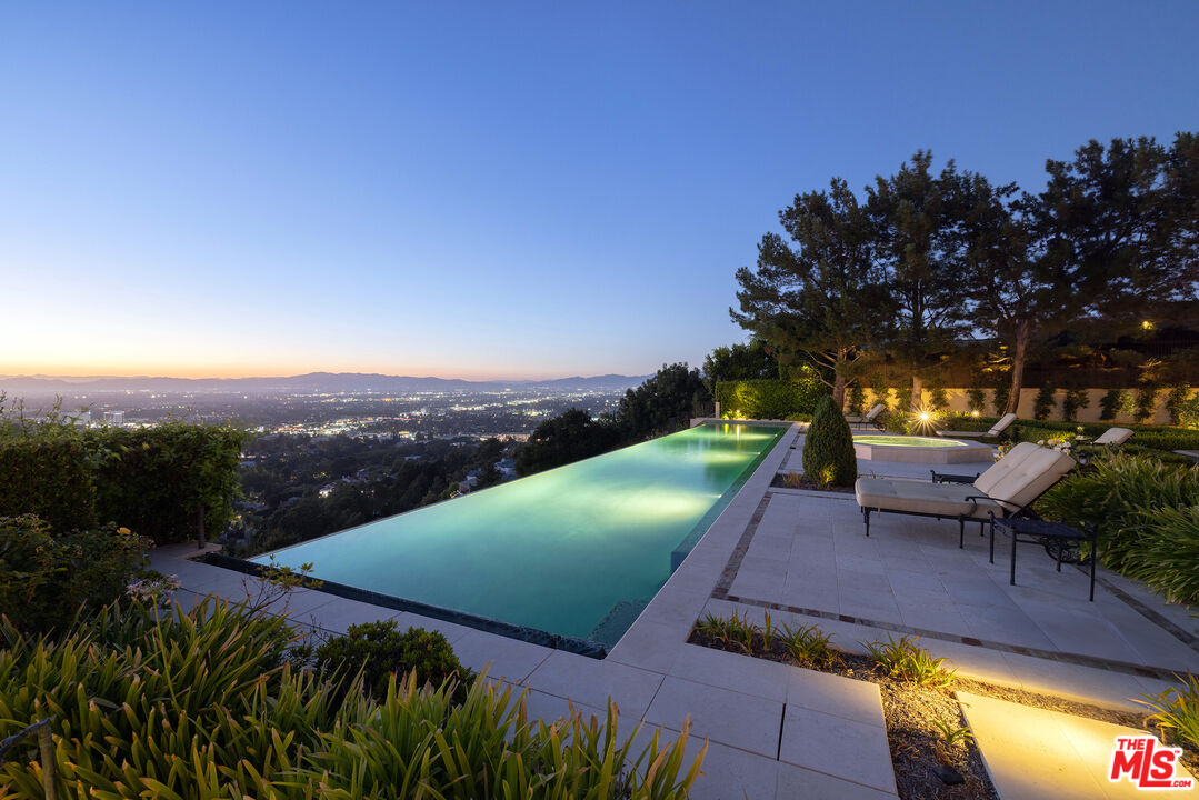 13961 Aubrey Road Beverly Hills, CA 90210 - Photo 2 of 27