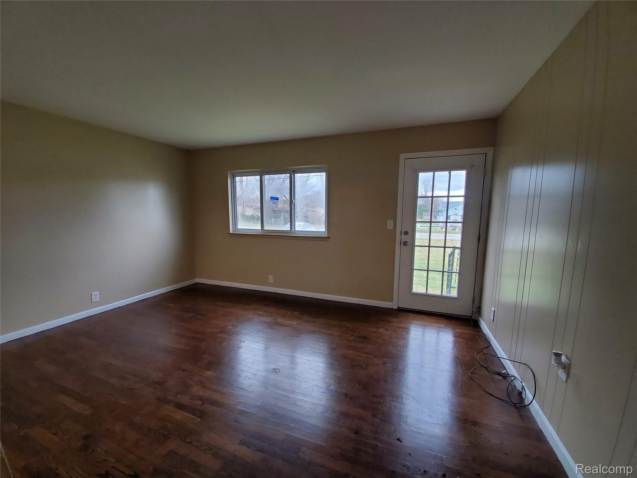 6024 Hopkins Road Flint, MI 48506 - Photo 6 of 29 20201123_135645.jpg