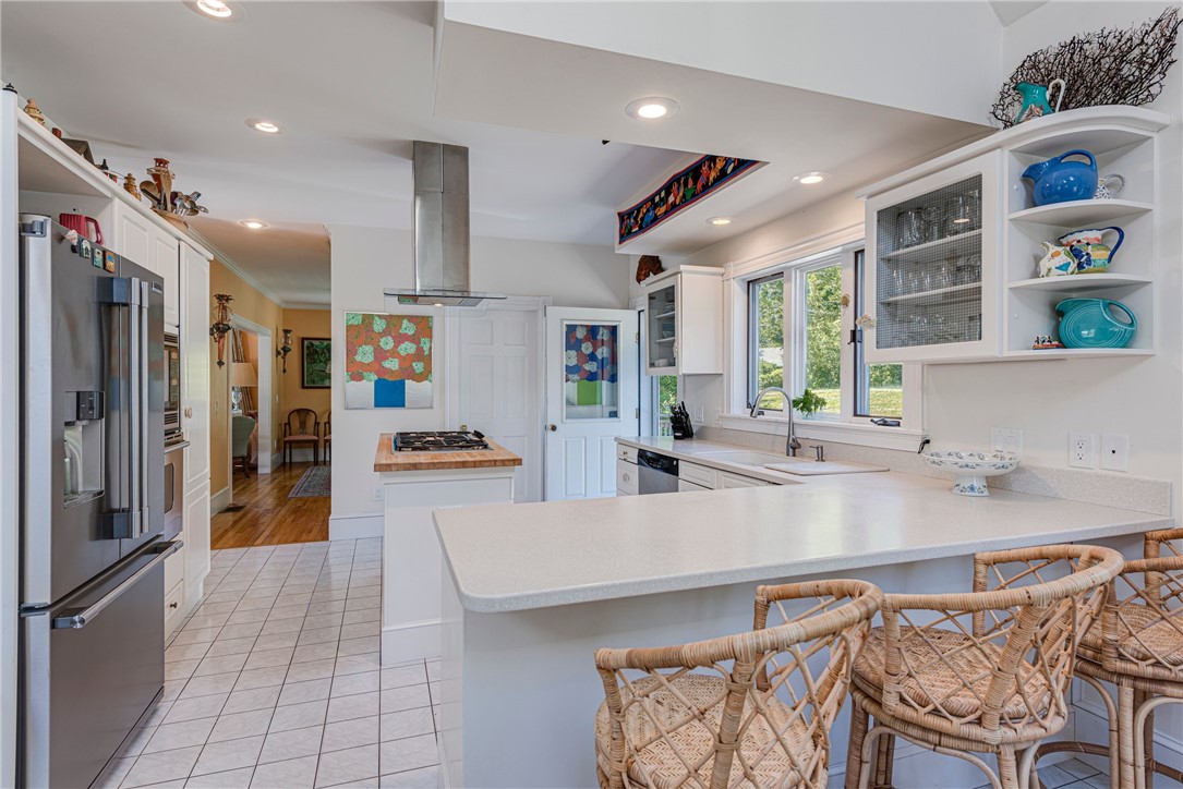 39 Brenton Road Newport, RI 02840 - Photo 12 of 40 Eat at counter for 3 & Double door refrigerator