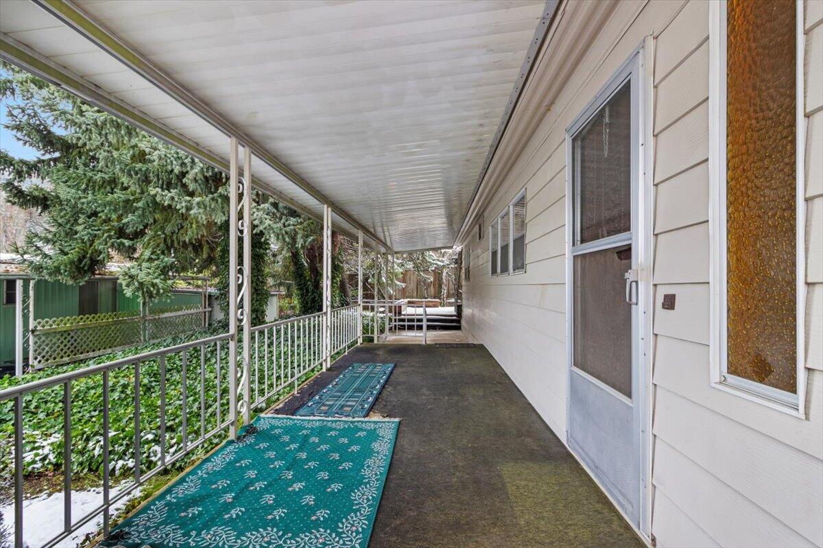 3955 South Stage Road, Unit 7 Medford, OR 97501 - Photo 4 of 36 Covered Porch