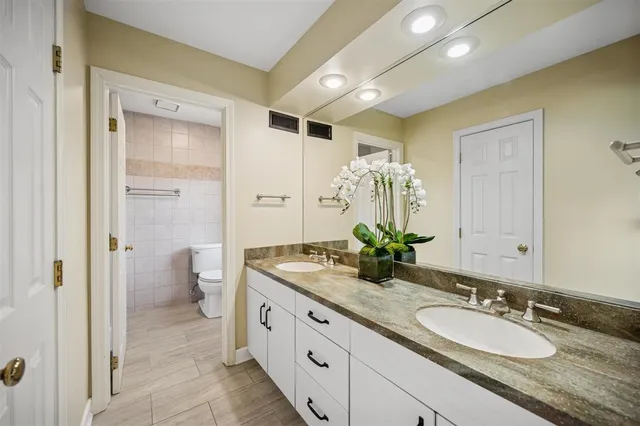 $878,000 | 2005 Greenview Road, Northbrook, IL 60062