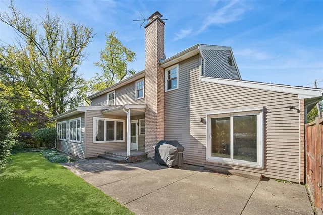 $878,000 | 2005 Greenview Road, Northbrook, IL 60062