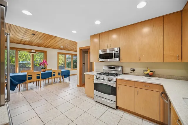 $878,000 | 2005 Greenview Road, Northbrook, IL 60062