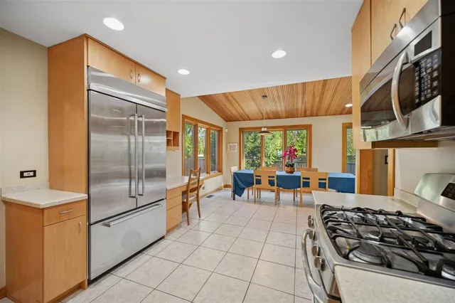 $878,000 | 2005 Greenview Road, Northbrook, IL 60062