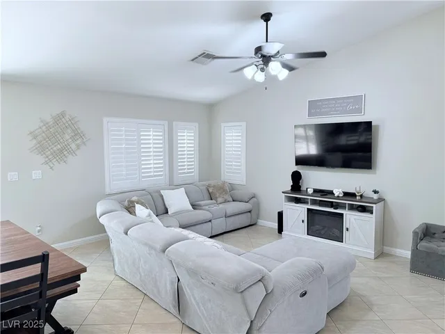 $2,200 | 5917 Pearlie May Court, North Las Vegas, NV 89081
