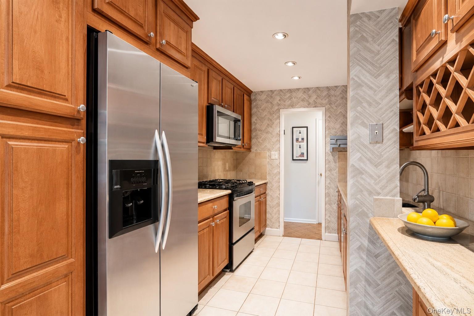 180 South Middle Neck Road, Unit 1N Great Neck, NY 11021 - Photo 8 of 27