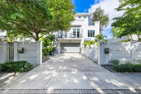 $1,750,000 | 1317 Northeast 2nd Street, Fort Lauderdale, FL 33301