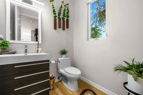 $1,750,000 | 1317 Northeast 2nd Street, Fort Lauderdale, FL 33301