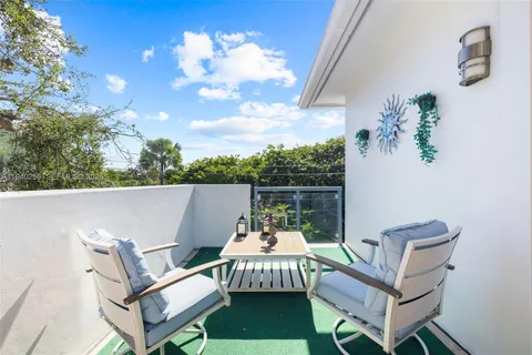 $1,750,000 | 1317 Northeast 2nd Street, Fort Lauderdale, FL 33301