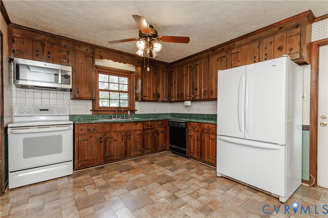 111 Arkwright Road North Chesterfield, VA 23236 - Photo 7 of 24 a kitchen with granite countertop a refrigerator stove top oven and sink