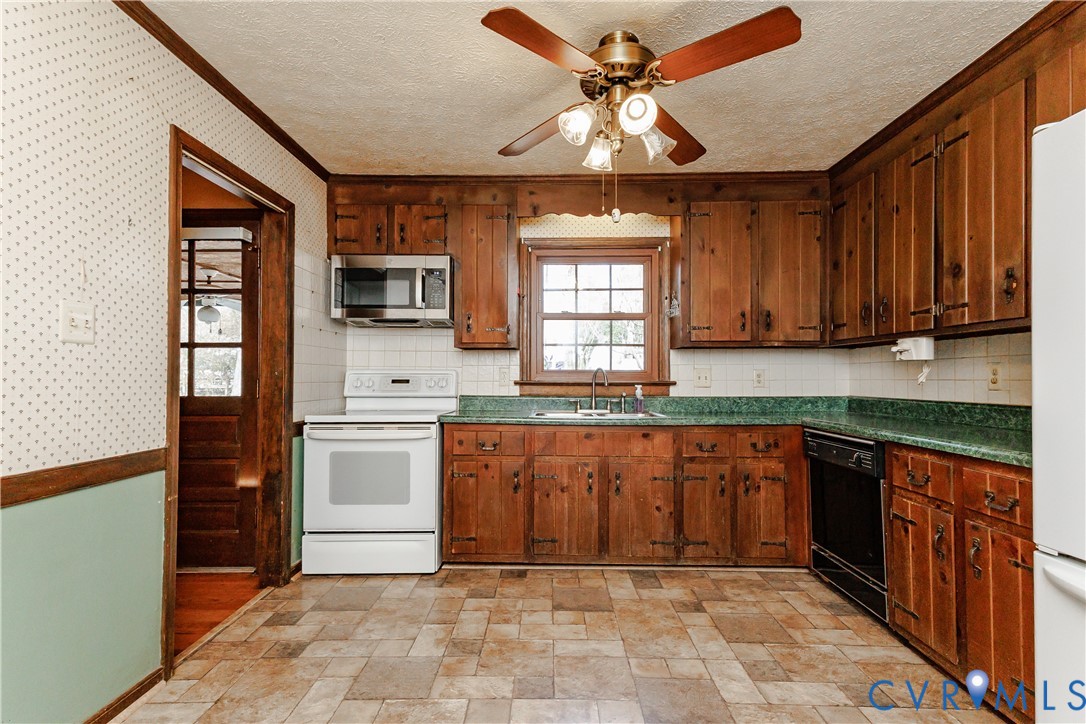 111 Arkwright Road North Chesterfield, VA 23236 - Photo 8 of 24 a kitchen with stainless steel appliances granite countertop a refrigerator and a sink
