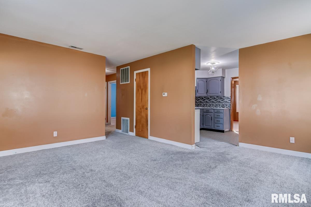 1708 Albert Street Springfield, IL 62702 - Photo 5 of 28