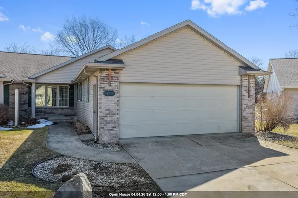 $319,900 | 1843 Briarwood Court, De Pere, WI 54115
