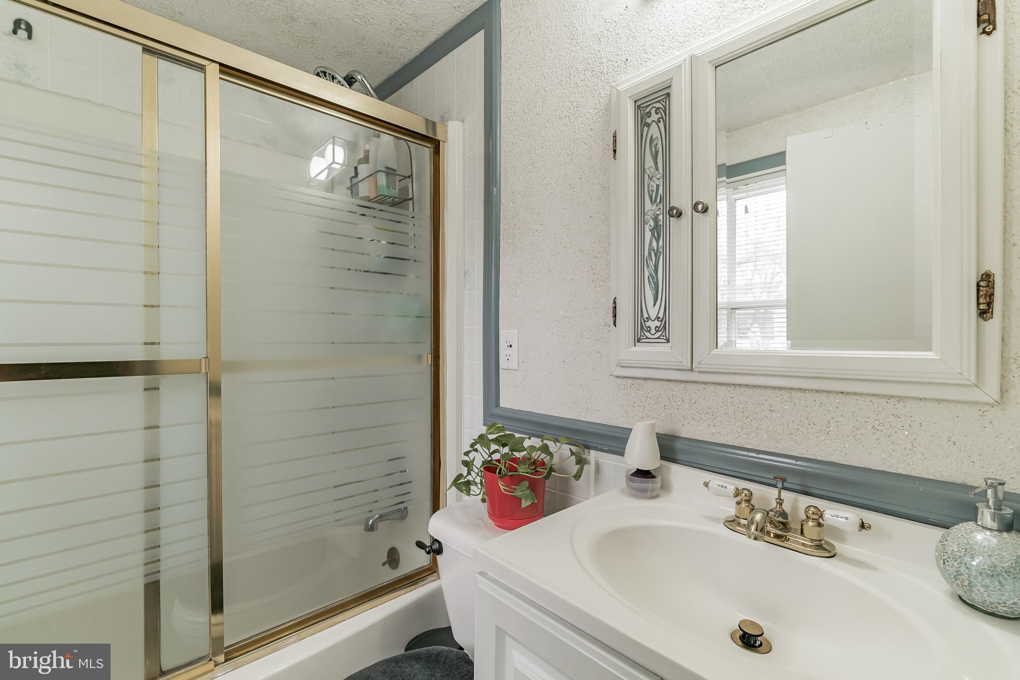 752 Thorndale Road Aldan, PA 19018 - Photo 13 of 17 Bathroom