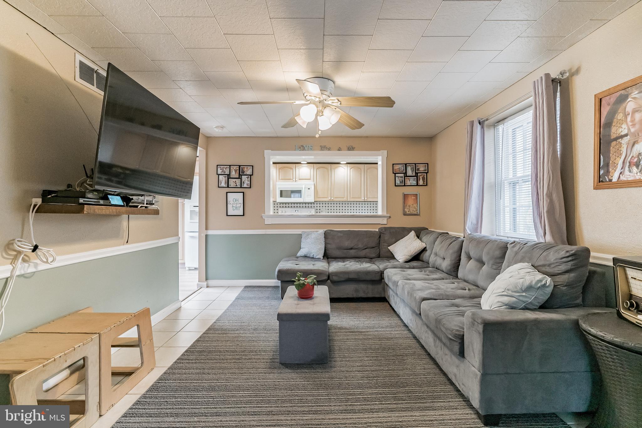 752 Thorndale Road Aldan, PA 19018 - Photo 6 of 17 Family Room