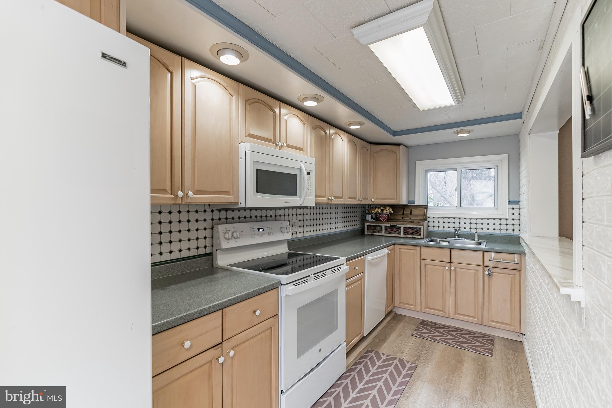 752 Thorndale Road Aldan, PA 19018 - Photo 7 of 17 Kitchen