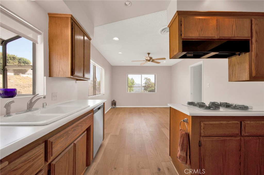 7217 Lonzo Street Tujunga, CA 91042 - Photo 8 of 29