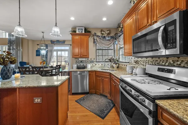 $625,000 | 443 Glover Drive, North Aurora, IL 60542