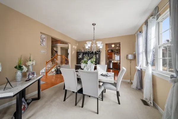 $625,000 | 443 Glover Drive, North Aurora, IL 60542