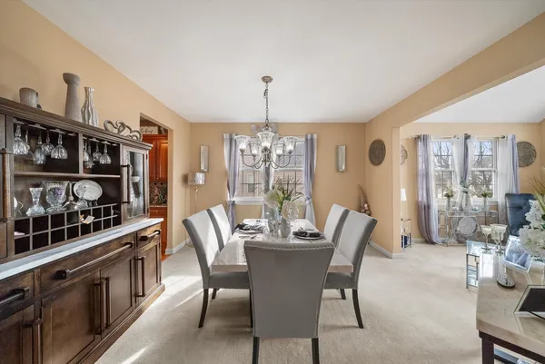 $625,000 | 443 Glover Drive, North Aurora, IL 60542