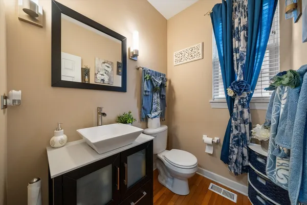 $625,000 | 443 Glover Drive, North Aurora, IL 60542