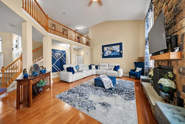 $625,000 | 443 Glover Drive, North Aurora, IL 60542