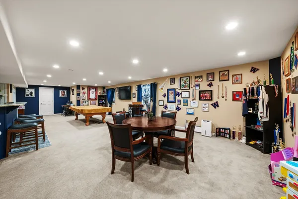 $625,000 | 443 Glover Drive, North Aurora, IL 60542